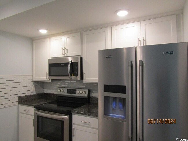 Building Photo - 2800 Mercer Dr