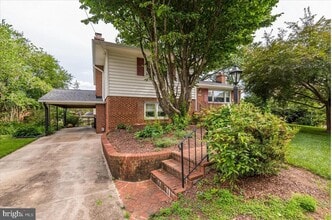 Building Photo - 7107 Tyndale St