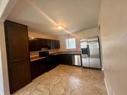 Foto del edificio - 740 SW 4th Pl