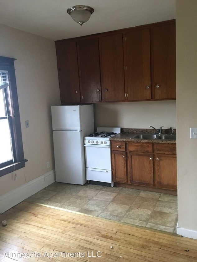 Primary Photo - 1552 Edmund Ave W