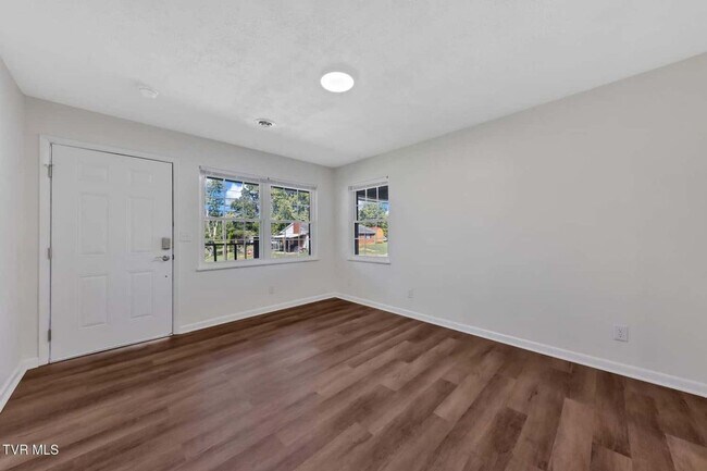 Foto del edificio - Newly renovated 3 Bedroom 2 Bathroom Home ...