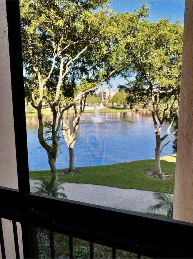 Foto del edificio - 955 Dotterel Rd
