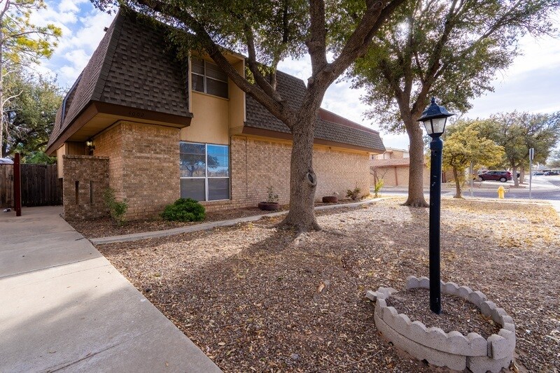 Primary Photo - 4002 Lakeside Dr