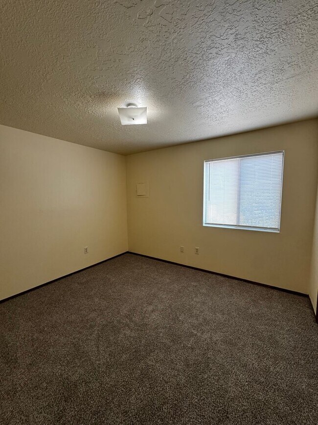 Foto del edificio - Charming 2 bedroom, 1 bath, 1 car garage u...
