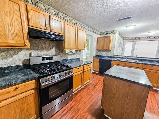 Building Photo - 3716 Salem Chapel Dr