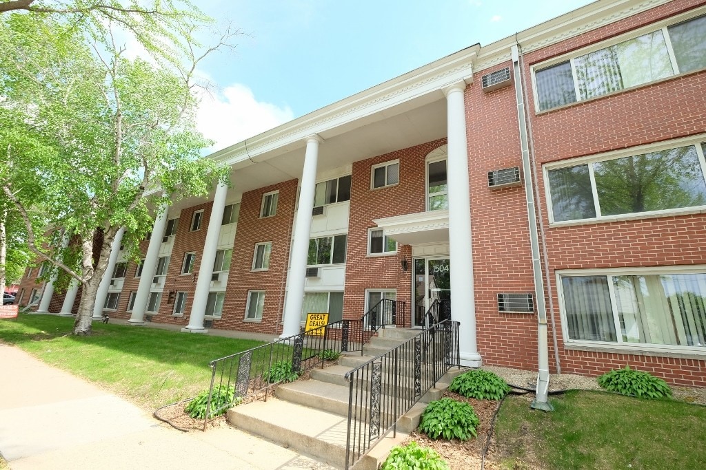 1504 St Clair Ave, Saint Paul, MN 55105