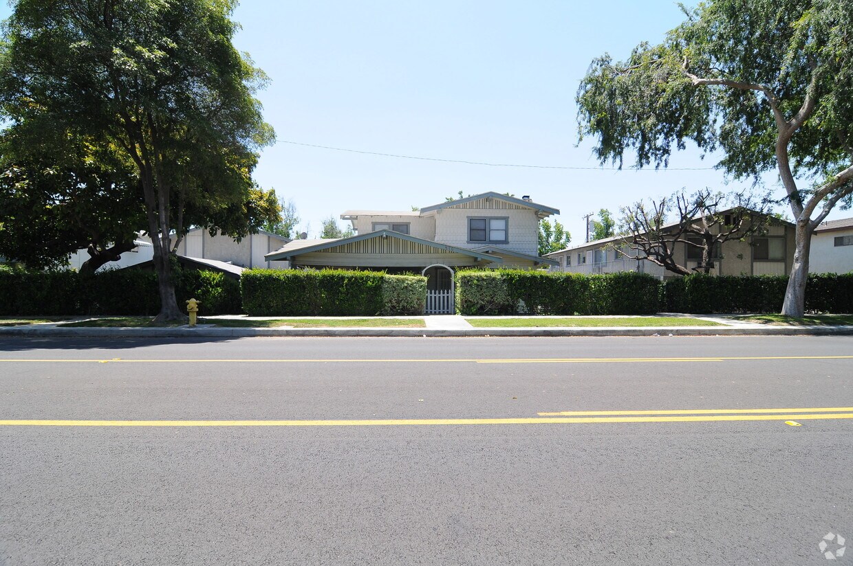 Building Photo - 416 W Arrow Hwy