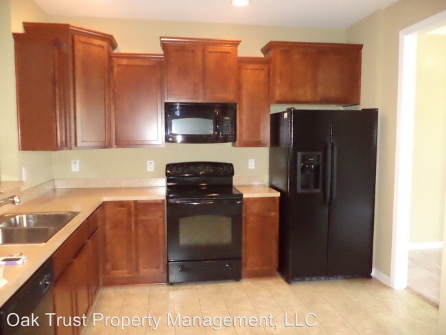 Building Photo - 825 Hemingway Cir