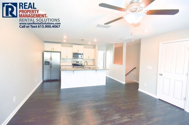 Building Photo - Gorgeous luxury 2BD/2.5BA M'boro townhome across from MTSU! Attached garage & washer/dryer!