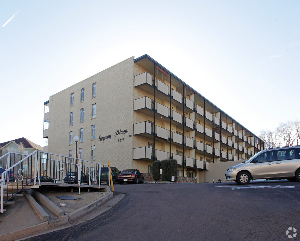 Primary Photo - Skyway Plaza