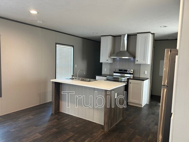 Building Photo - 99a Somerset Dr