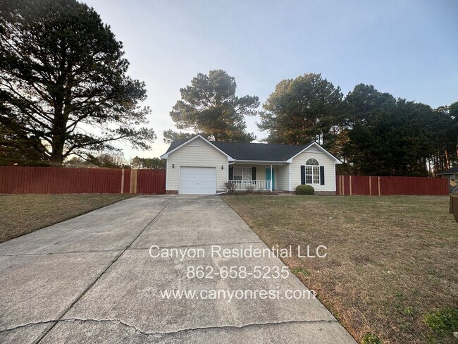 Building Photo - Spacious 3-Bedroom Home for Rent in Raeford