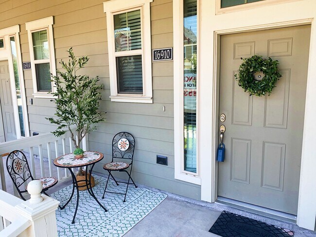 Foto del edificio - 16910 Canosa Dr