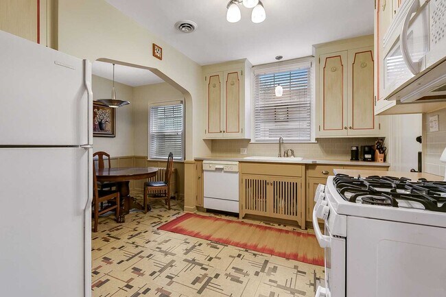Retro Kitchen charm, original upper cabinets - 5341 Nicollet Ave
