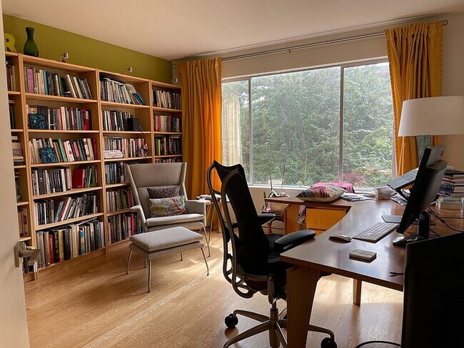 Building Photo - "Charming 4-Bedroom Home with 2 Baths in the Heart of San Francisco!"