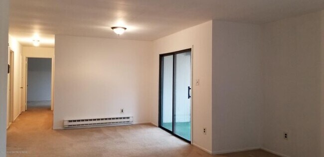 Building Photo - 120 Amberly Dr