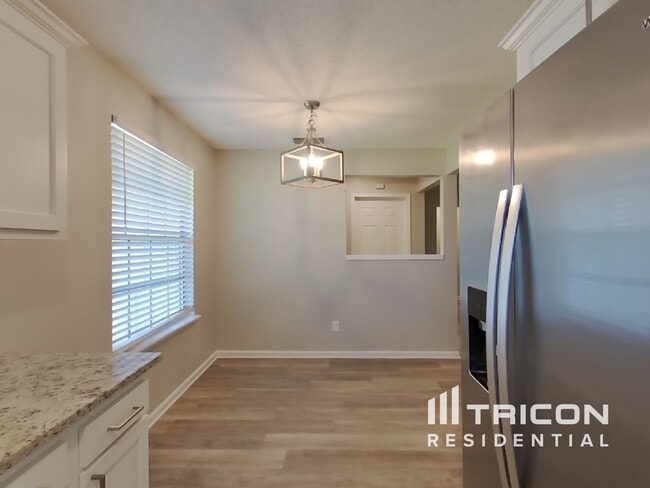 Building Photo - 9736 Villiers Dr S