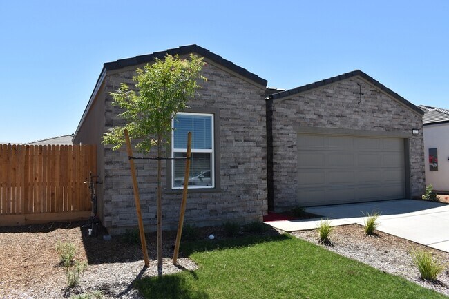 Building Photo - 4470 N San Clemente Ave