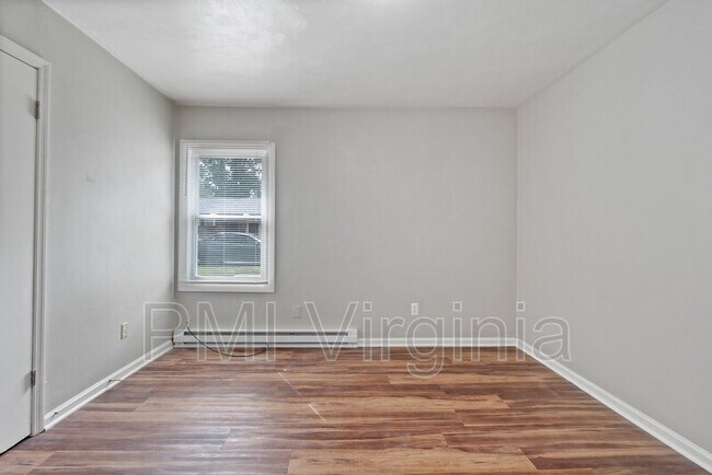 Building Photo - 6340 Picadilly Square