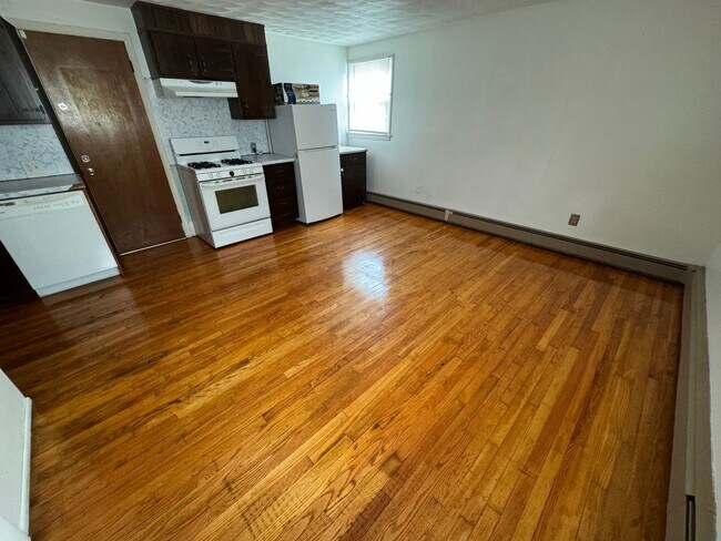 Building Photo - Apartment 2nd fl
