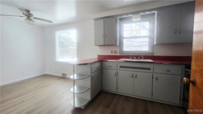 Foto del edificio - 359 Wrexham Ct N