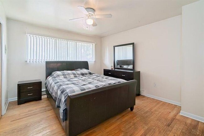 Foto del edificio - 521 N Harris Rd