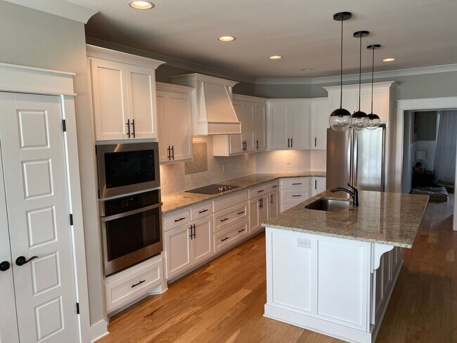 Building Photo - Stunning 4 bedroom, 3 bath Murfreesboro ho...