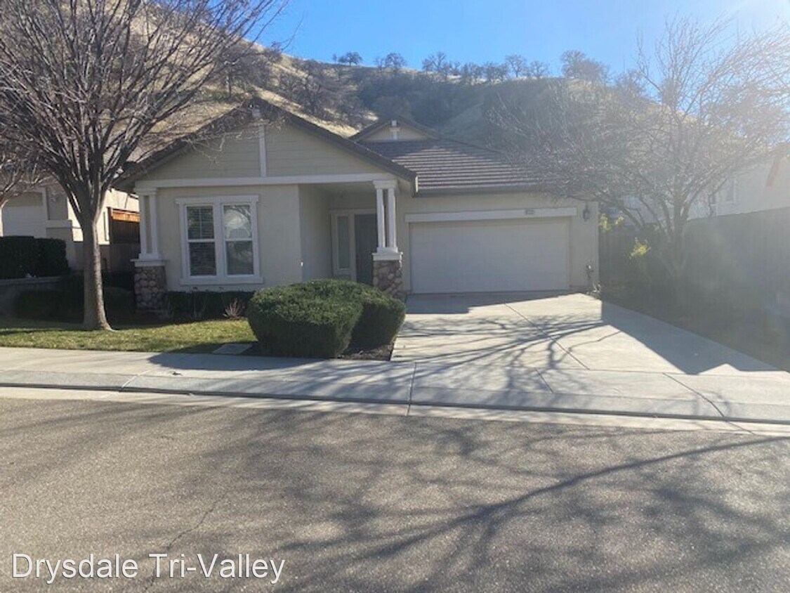 4 br, 2 bath House 9112 Golf Canyon Rd. House Rental in Patterson