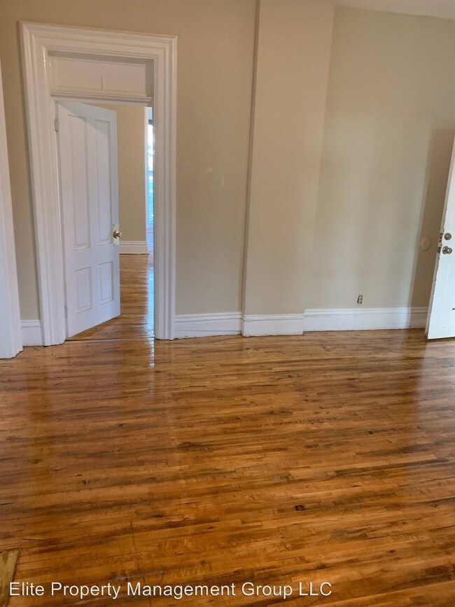 Building Photo - 3 br, 1 bath House - 2110 Elliot Ave S