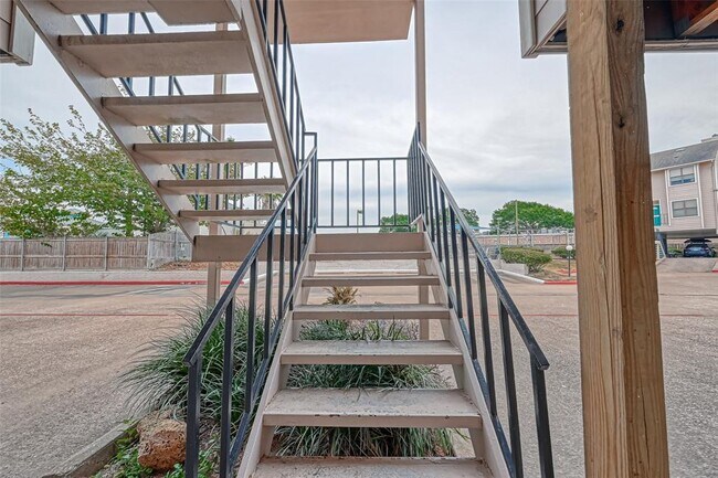 Building Photo - 3663 E NASA Pkwy