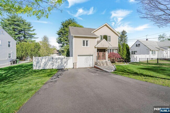 Foto del edificio - 405 Burnet Pl