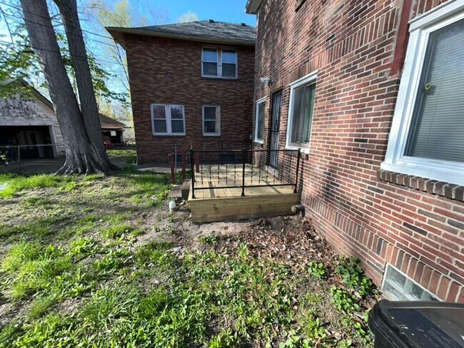 Building Photo - Beautiful Renovated Colonial