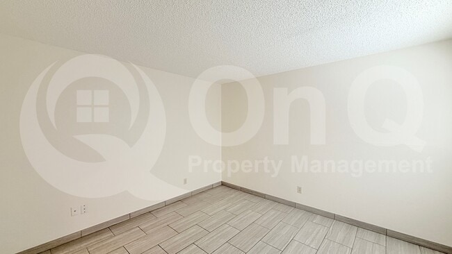 Building Photo - 1712 E Pepper Cir