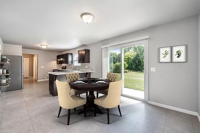Building Photo - Spacious Condo in Richland