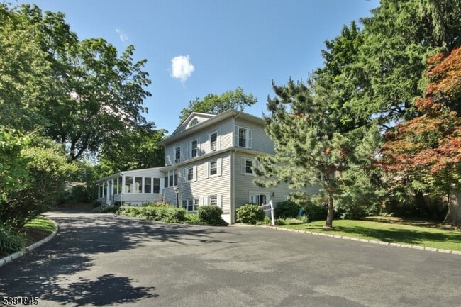 Building Photo - 22 Rockland Terrace