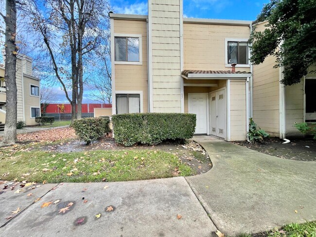 Foto del edificio - 1661 Pyrenees Ave