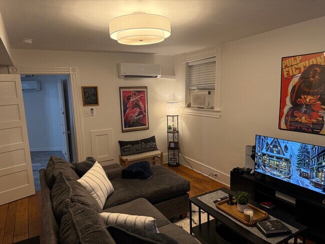 Foto del edificio - 2508 Cliffbourne Pl NW