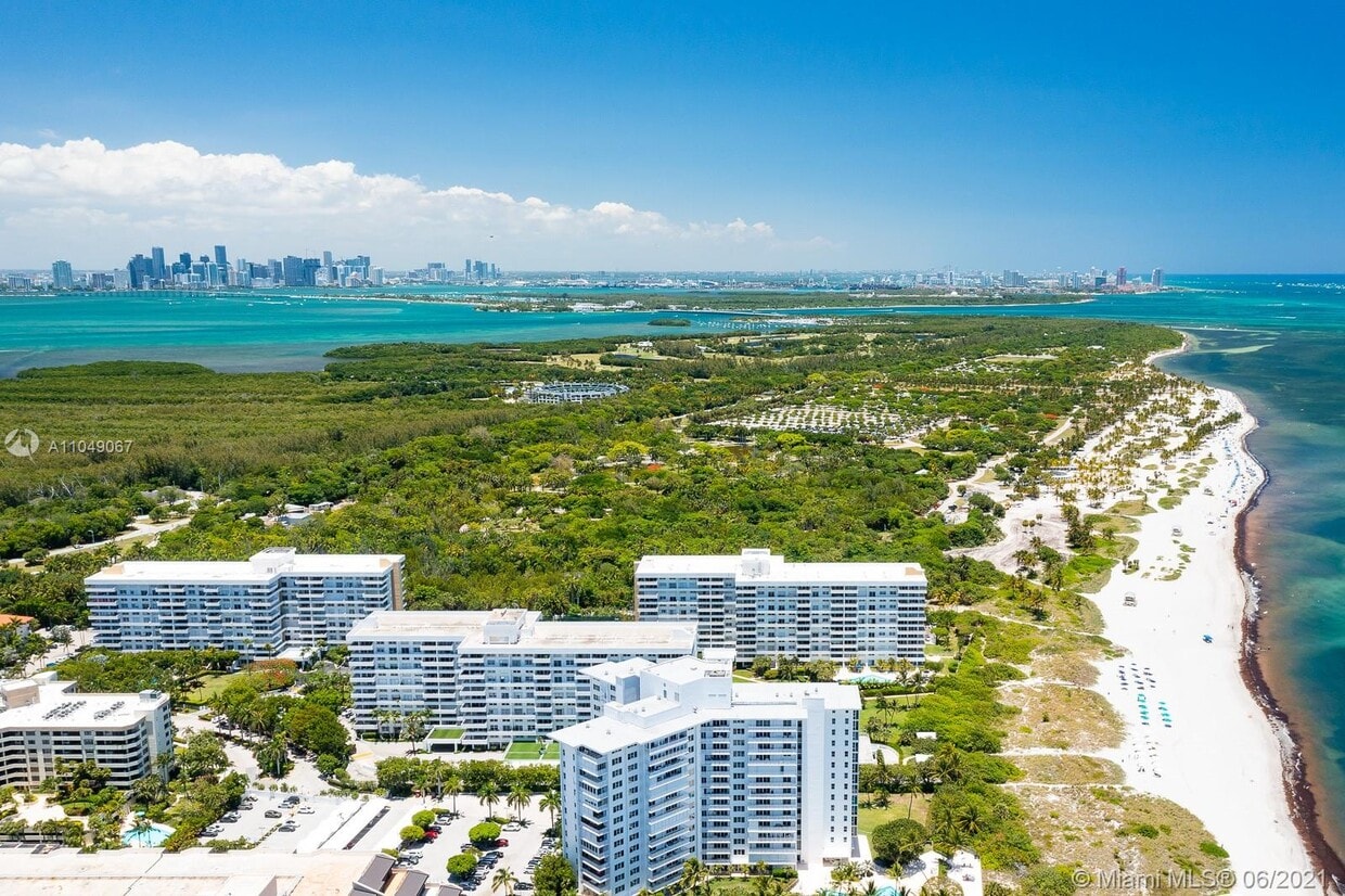 Primary Photo - 199 Ocean Lane Dr
