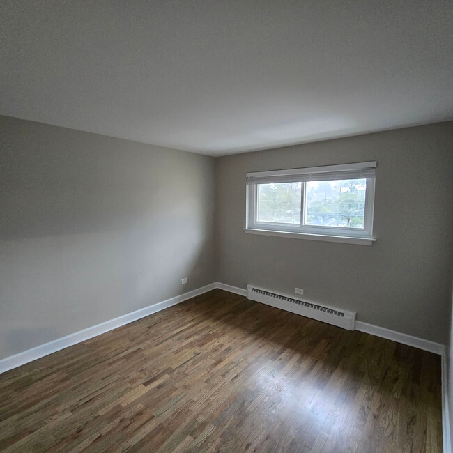 Foto del edificio - 1817 W Touhy Ave