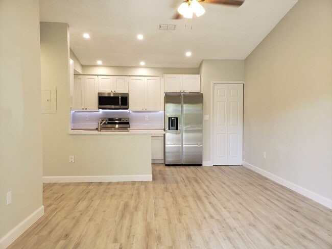 Building Photo - Ground Level Condo; Private Driveway; Corn...