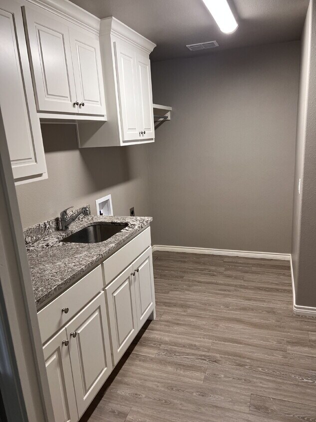 Foto principal - 3 Bedroom Home in Shallowater