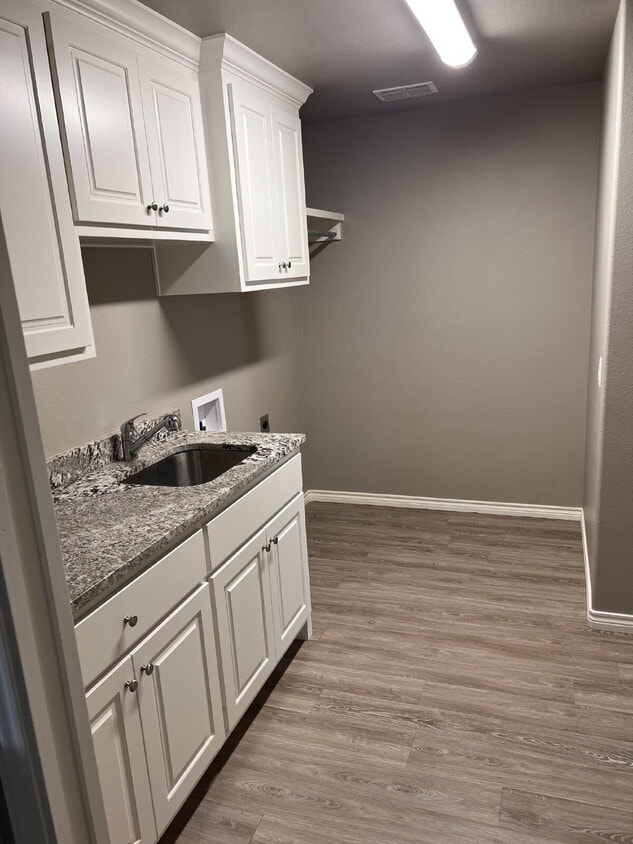 Primary Photo - 3 Bedroom Home in Shallowater