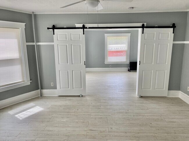 Building Photo - 171 Oak St