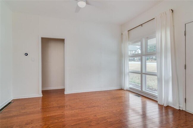 Building Photo - 1756 Dresden Dr NE