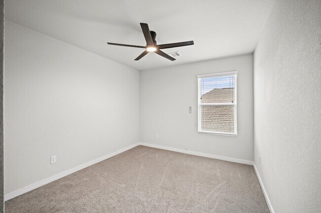 Foto del edificio - 144 Shining Pt Dr