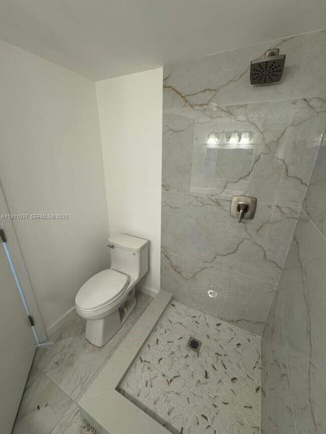 Foto del edificio - 1550 NE 191st St