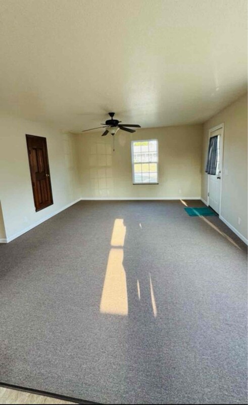 Building Photo - 822 Katherine Ave