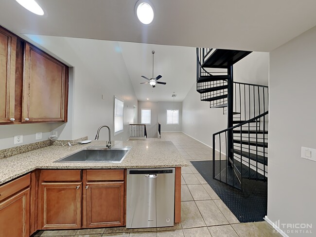 Building Photo - 1353 S Sabino Dr