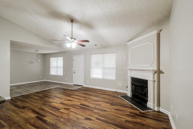 Foto del edificio - 6165 Leverett Dr