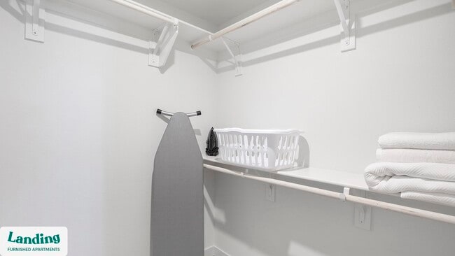 Building Photo - 9235 W Russell Rd